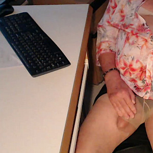 First Image Of Ritadwt60's Video - Durch die Fsh reiben und spritzen