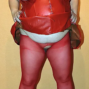 Sexy geil in roten Lackleder Galeriebild
