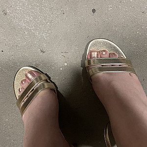 Lackierte Zehen in diversen High Heels Galeriebild