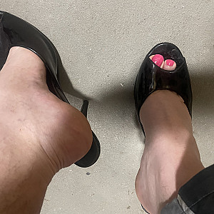 Lackierte Zehen in diversen High Heels Galeriebild