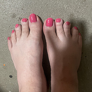 Lackierte Zehen in diversen High Heels Galeriebild