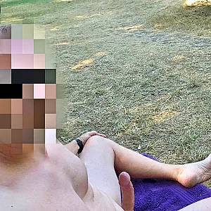 Für Zuschauer am FKK See gewichst und gespritzt Galeriebild