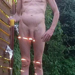 Nackig im Garten tut gutarten iss geil Galeriebild