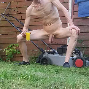 Nackig im Garten tut gutarten iss geil Galeriebild