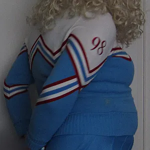 Cheerleaderin in blue gallery image