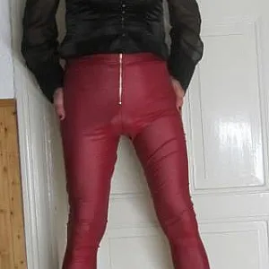 Und nun noch die neue rote Leggings Galeriebild