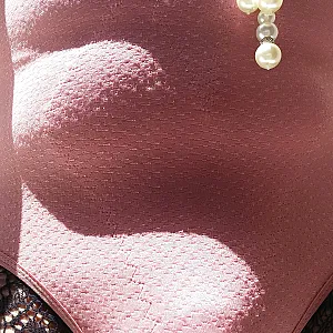 mich in schwarzer Spitze Dessous und rosa korselett Galeriebild