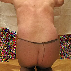 Sklavenvorführung in Strumpfhose 17 Galeriebild
