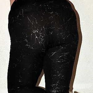 Fotze Titten in Leggins und Heels Galeriebild