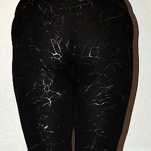 Fotze Titten in Leggins und Heels Galeriebild