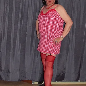 Das erste Bild von Pulika's Galerie - Rotes Unterkleid
