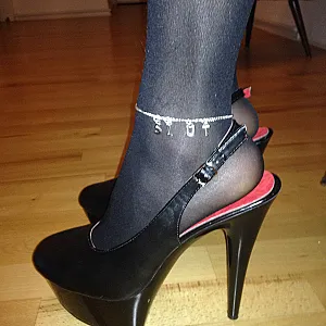 High Heels und Glanzleggings Galeriebild