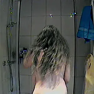 Sandra beim Duschen! Galeriebild