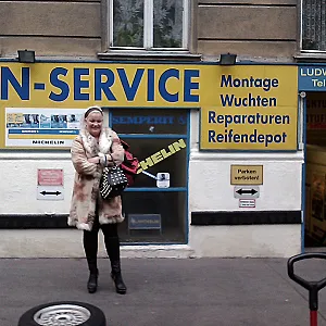 Gina dein Anal Luder Galeriebild