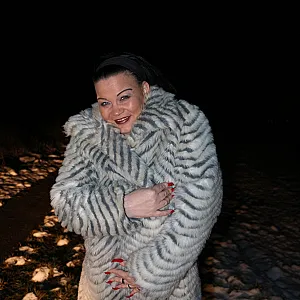 Gina dein Anal Luder Galeriebild
