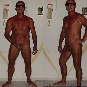 Mit Cockring braun und nackt Galeriebild