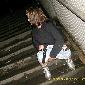 outdoor pee gallery image