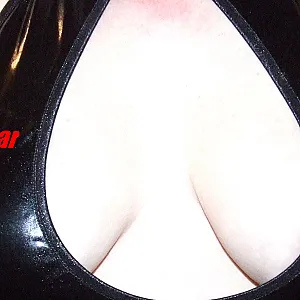 the new black skirt gallery image