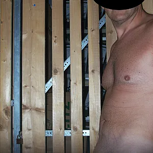 Frisch rasiert mit Ballstretcher Galeriebild