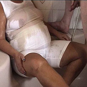 Peeing, sucking and jerking off part 1 gallery image