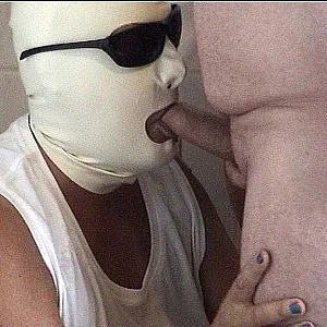 Peeing, sucking and jerking off part 1 gallery image