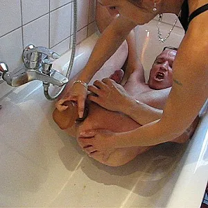 Anal in der Badewanne Galeriebild