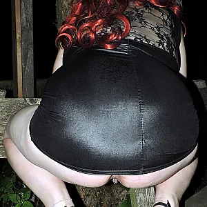 Zeigegeil im sexy Lederkleid Galeriebild