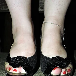 Zeigegeil im sexy Lederkleid Galeriebild