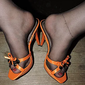 Outdoor geil und nass in Orange Galeriebild