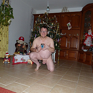 Nackt unter Weihnachtsbaum ist 55Paul55 Galeriebild