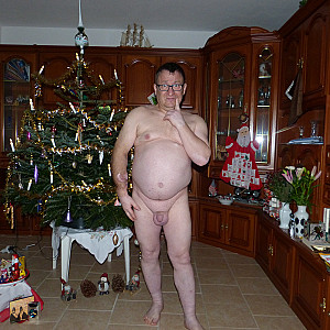 Nackt unter Weihnachtsbaum ist 55Paul55 Galeriebild
