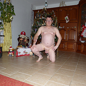 Nackt unter Weihnachtsbaum ist 55Paul55 Galeriebild