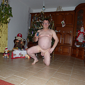 Nackt unter Weihnachtsbaum ist 55Paul55 Galeriebild