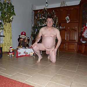 Nackt unter Weihnachtsbaum ist 55Paul55 Galeriebild