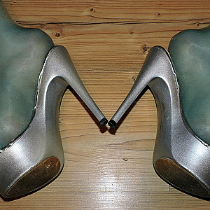 Nylonschichting mit High Heel Mules Galeriebild