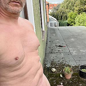 Auf der Dachterrasse den Nachbarn meinen harten Pimmel gezeigt Galeriebild