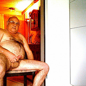 Das erste Bild von dodoni's Galerie - hot older male masturbate