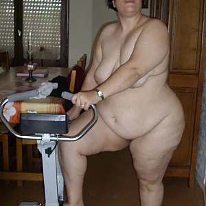 isa fait du velo d'appartement Galeriebild