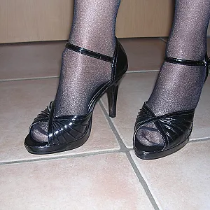 Strumpfhosen Stiefel und Kleider Schrank Galeriebild