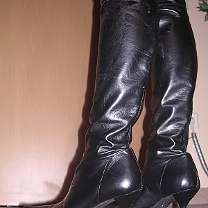 Strumpfhosen Stiefel und Kleider Schrank Galeriebild
