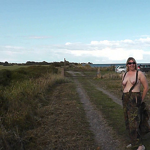 First Image Of DiDet's Video - walk at the beach wwith happy end