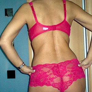 Do I look good in red? gallery image