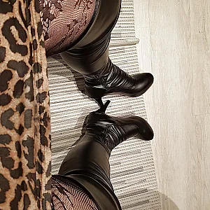 overknees gallery image