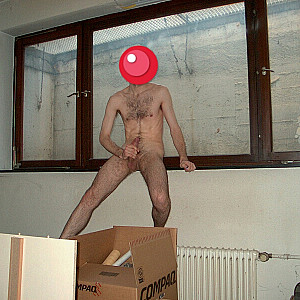 Das erste Bild von nackterfreund69's Galerie - Nackt im Keller