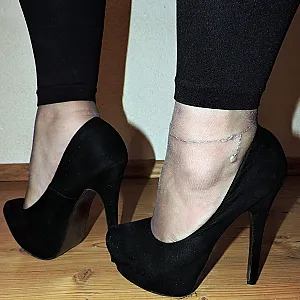 Zeigegeil Titten Arsch Fotze in Leggins Galeriebild