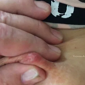 Titten raus -Hose runter - Beine breit T3 von 4 Galeriebild