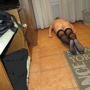 Sklave im Hotelzimmer 11 Galeriebild