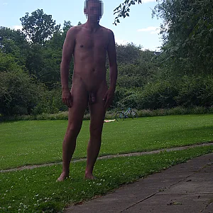 Nackt im Dreibrunnenpark Erfurt Galeriebild