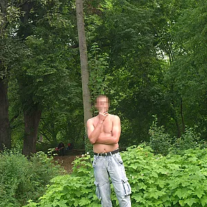 Nackt im Dreibrunnenpark Erfurt Galeriebild