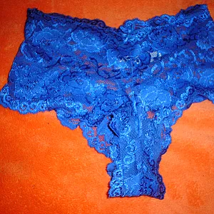 Blaues Panty mit Sperma Galeriebild